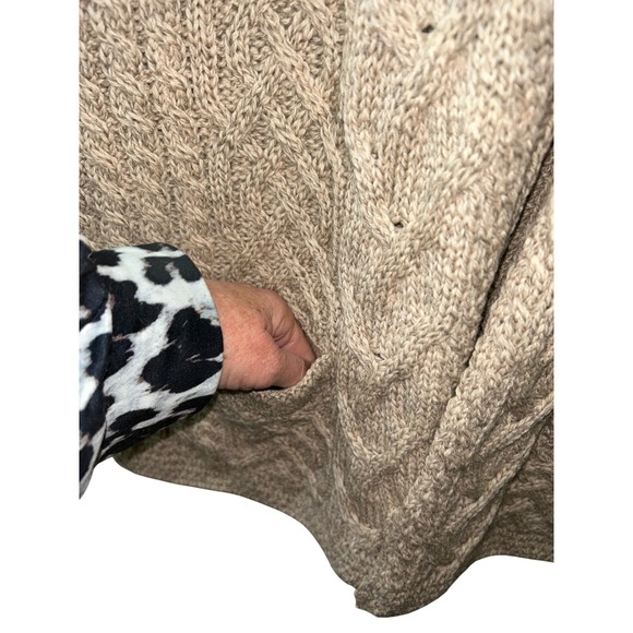 Kilronan Knitwear Merino Wool Cable Knit Vest Women's L Pockets Oat color NWOT - Picture 6 of 7
